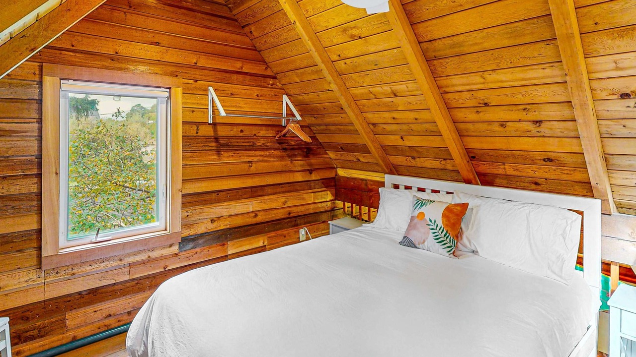 Photo of Bedroom in Manzanita