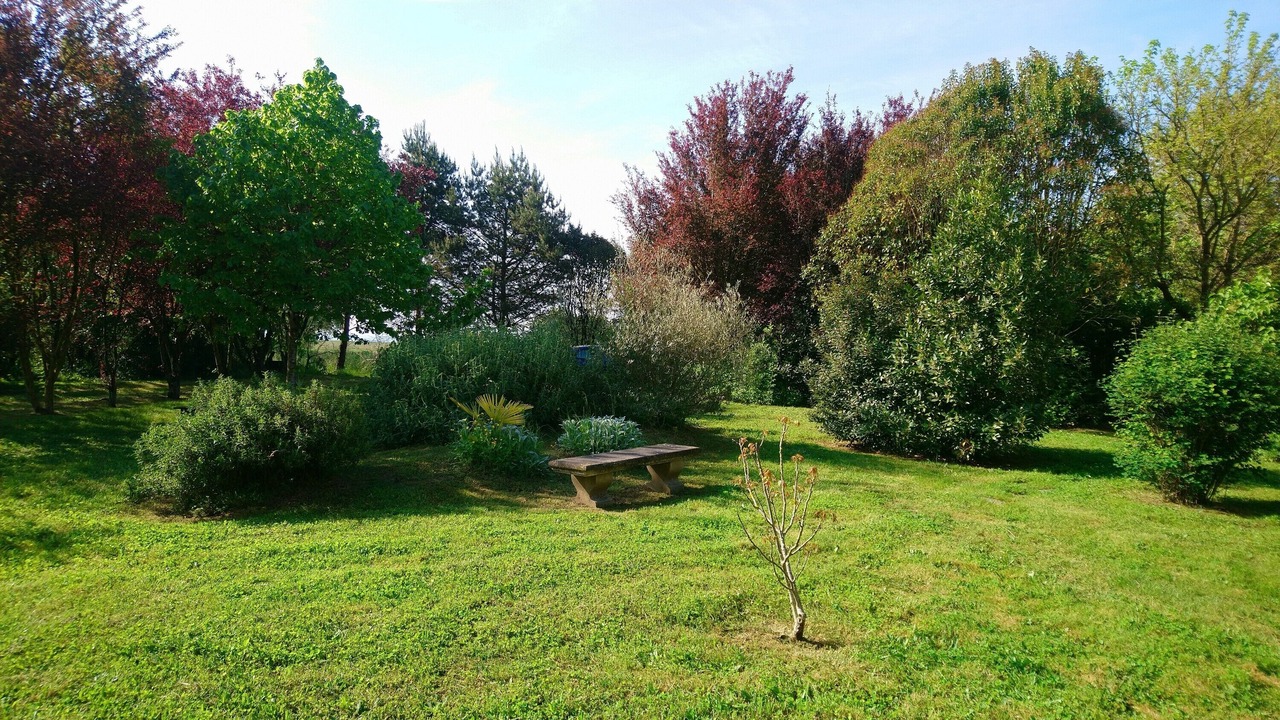 Photo of Outdoor in Andouque