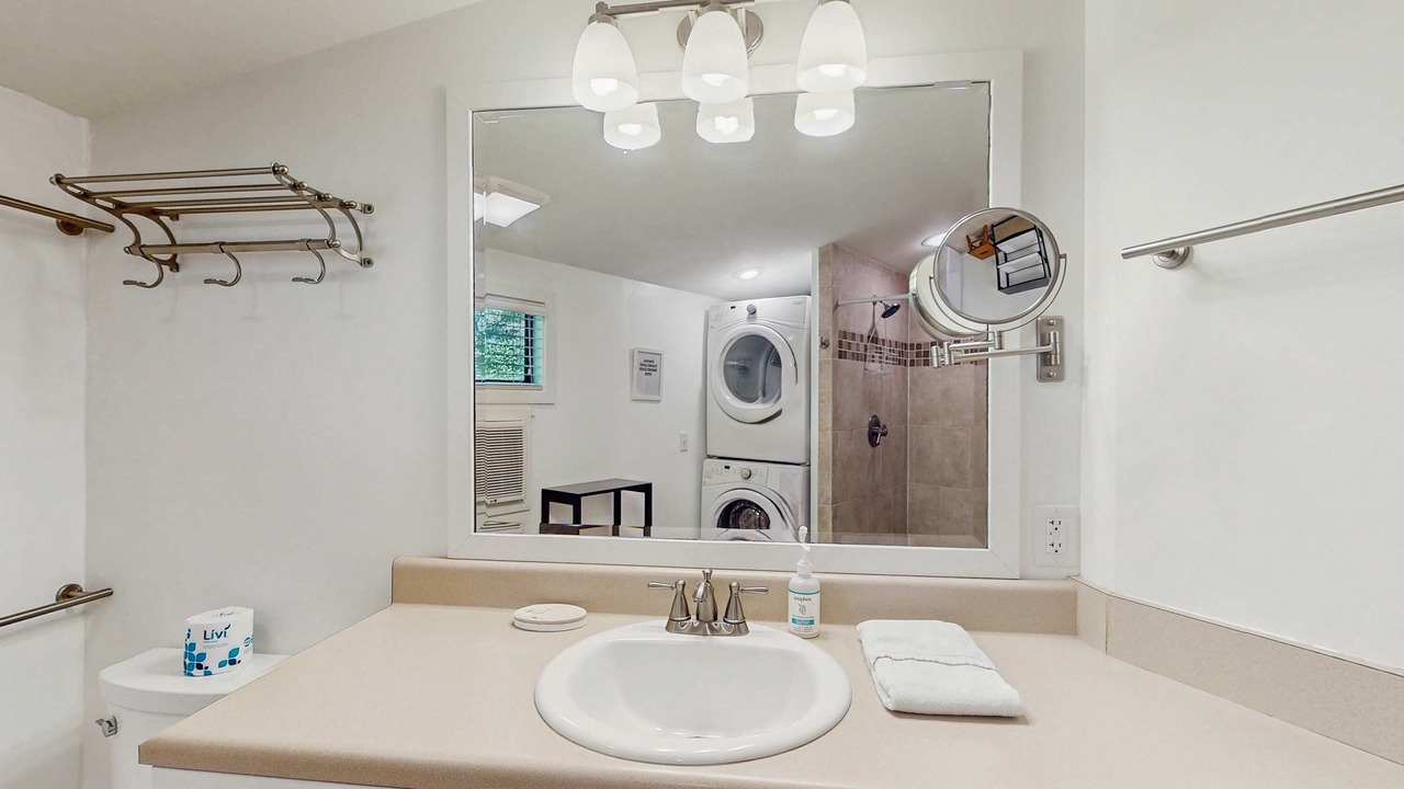Photo of Bathroom in Night Heron