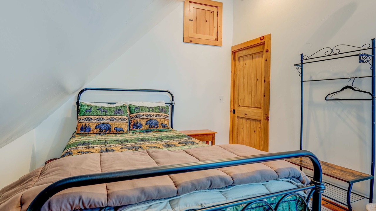 Photo of Bedroom in Tahoe Pines