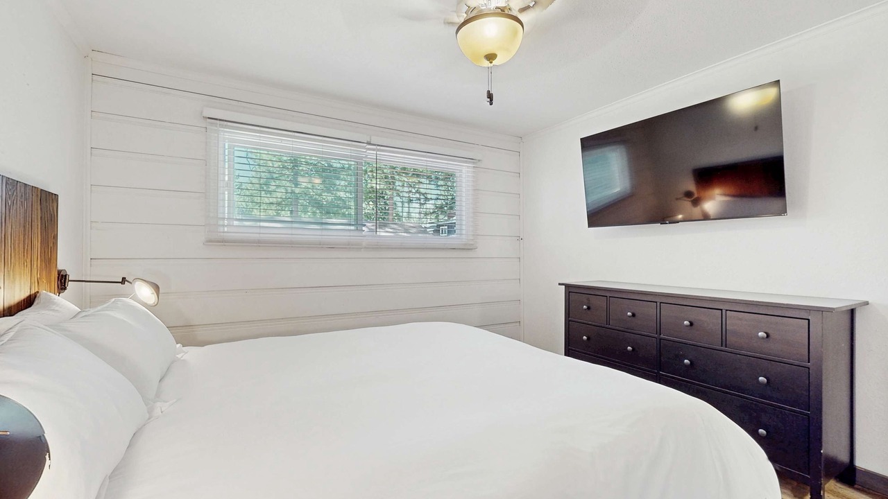 Photo of Bedroom in Lakeside Park