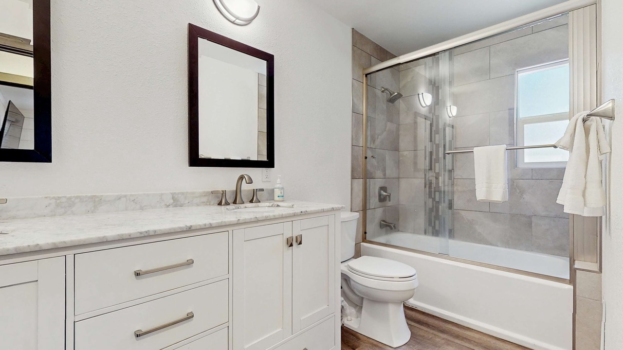 Photo of Bathroom in Lakeside Park