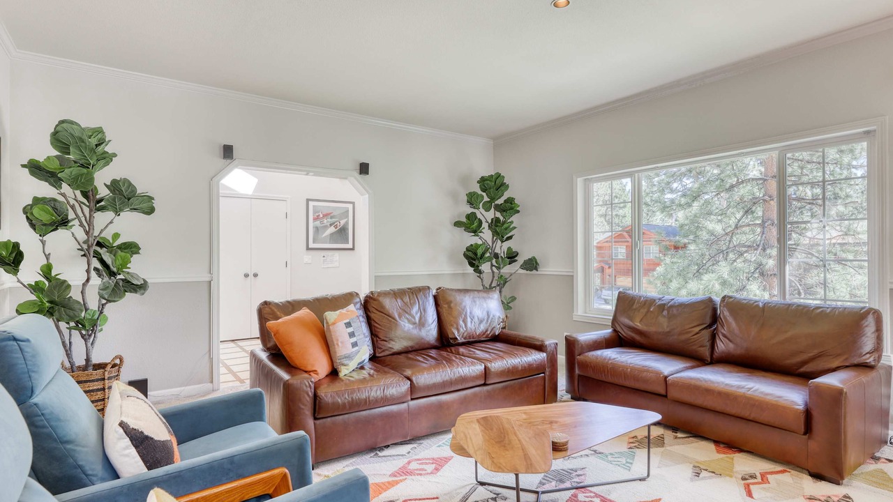 Photo of Livingroom in Round Hill Village