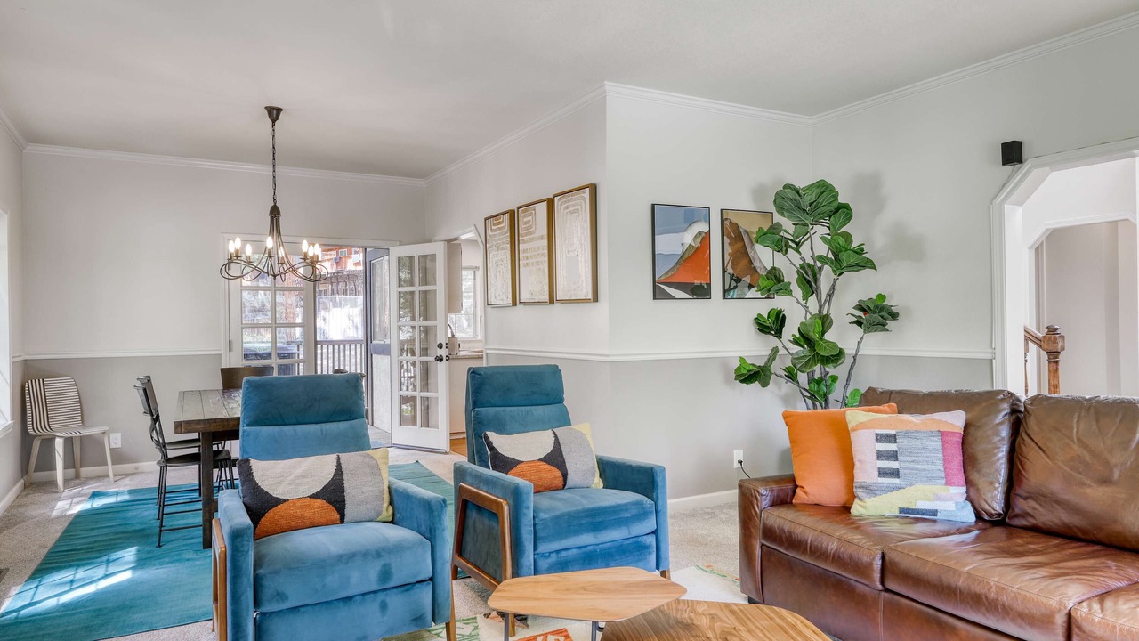 Photo of Livingroom in Round Hill Village