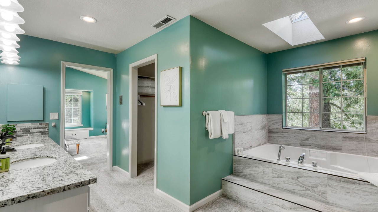 Photo of Bathroom in Round Hill Village