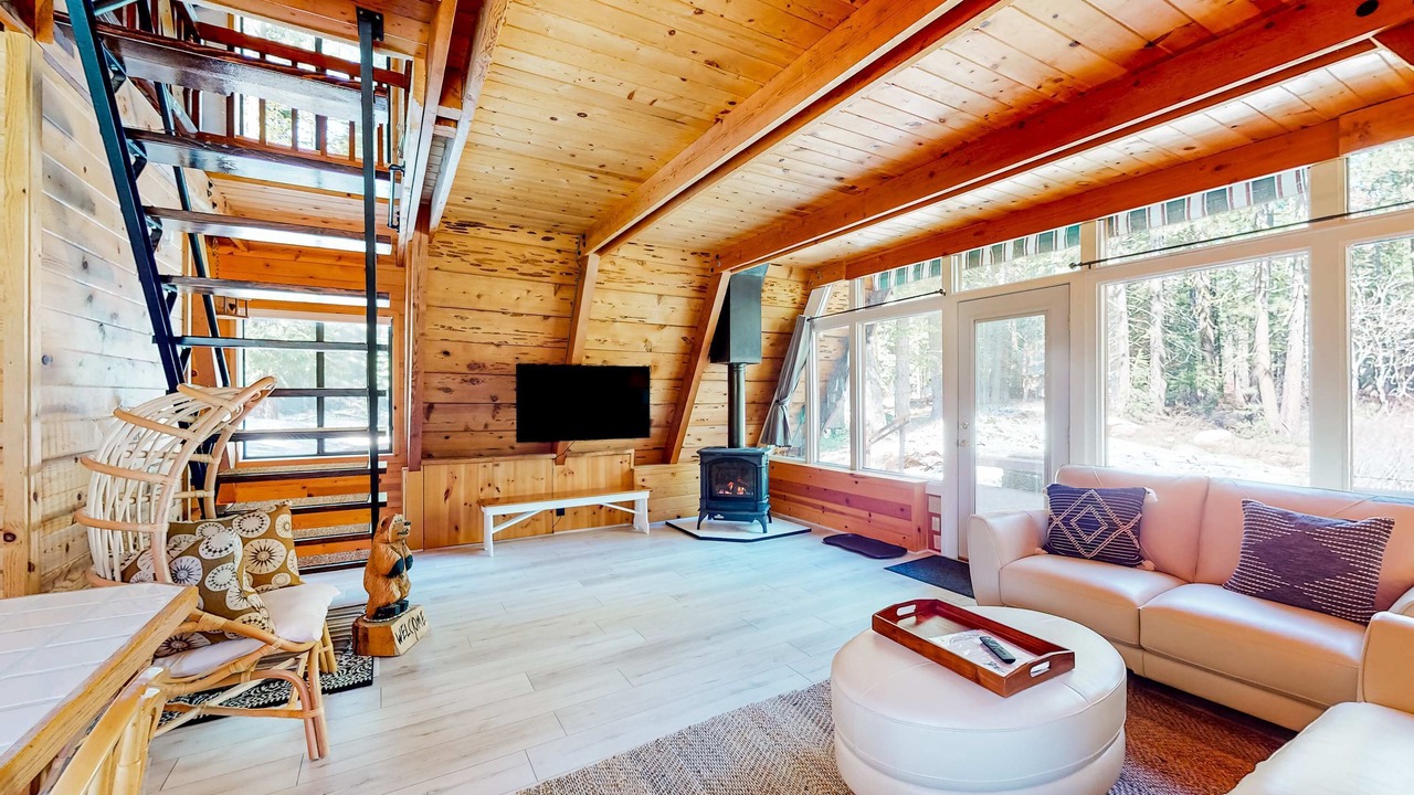 Photo of Livingroom in Tahoe Pines