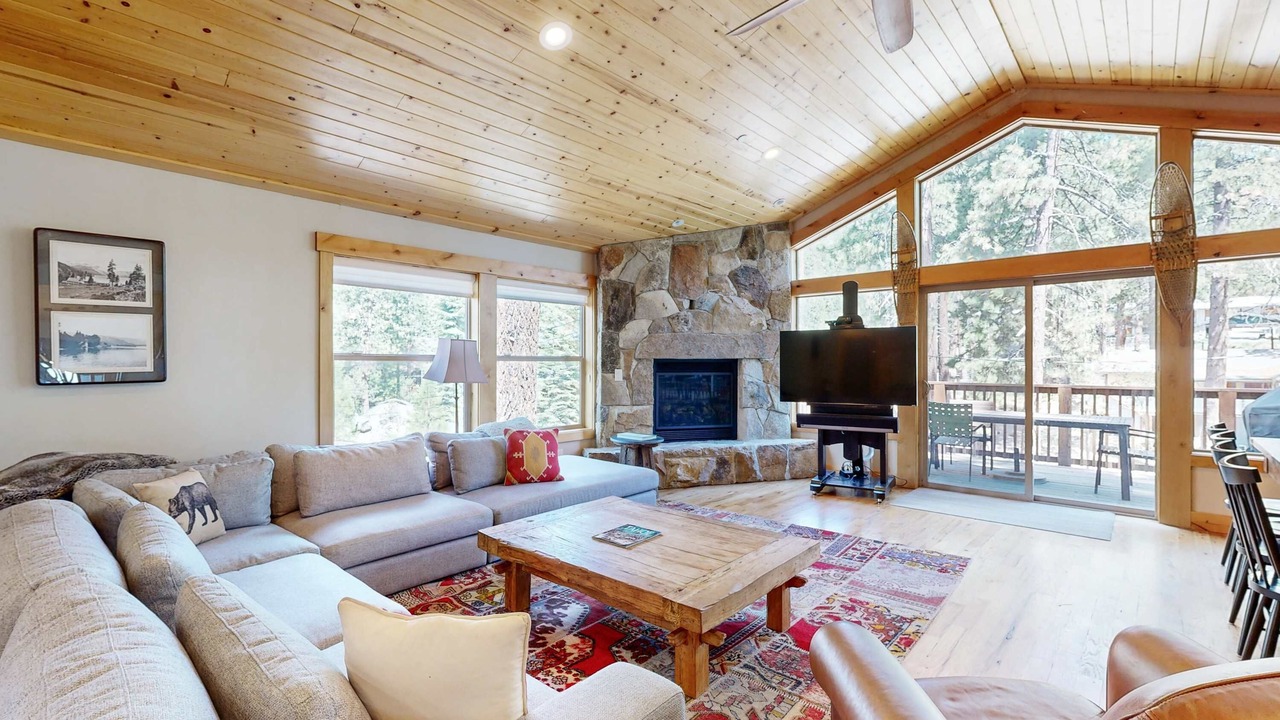 Photo of Livingroom in Brockway