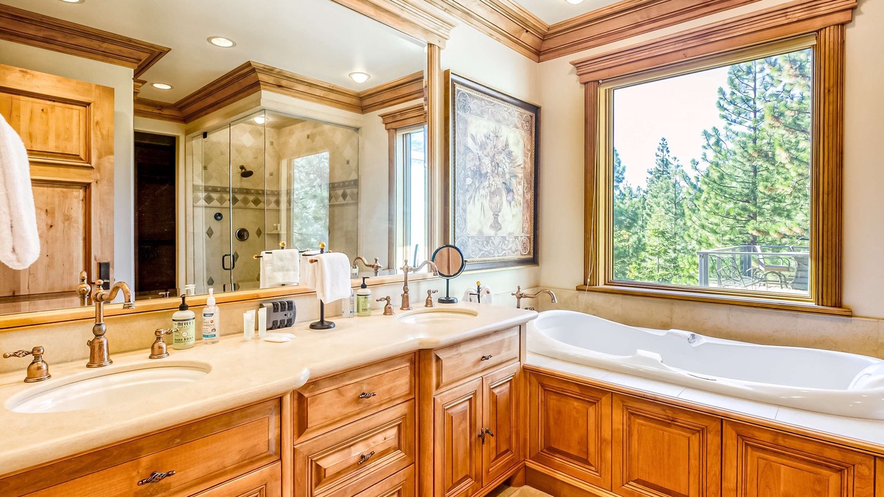 Photo of Bathroom in Round Hill Village