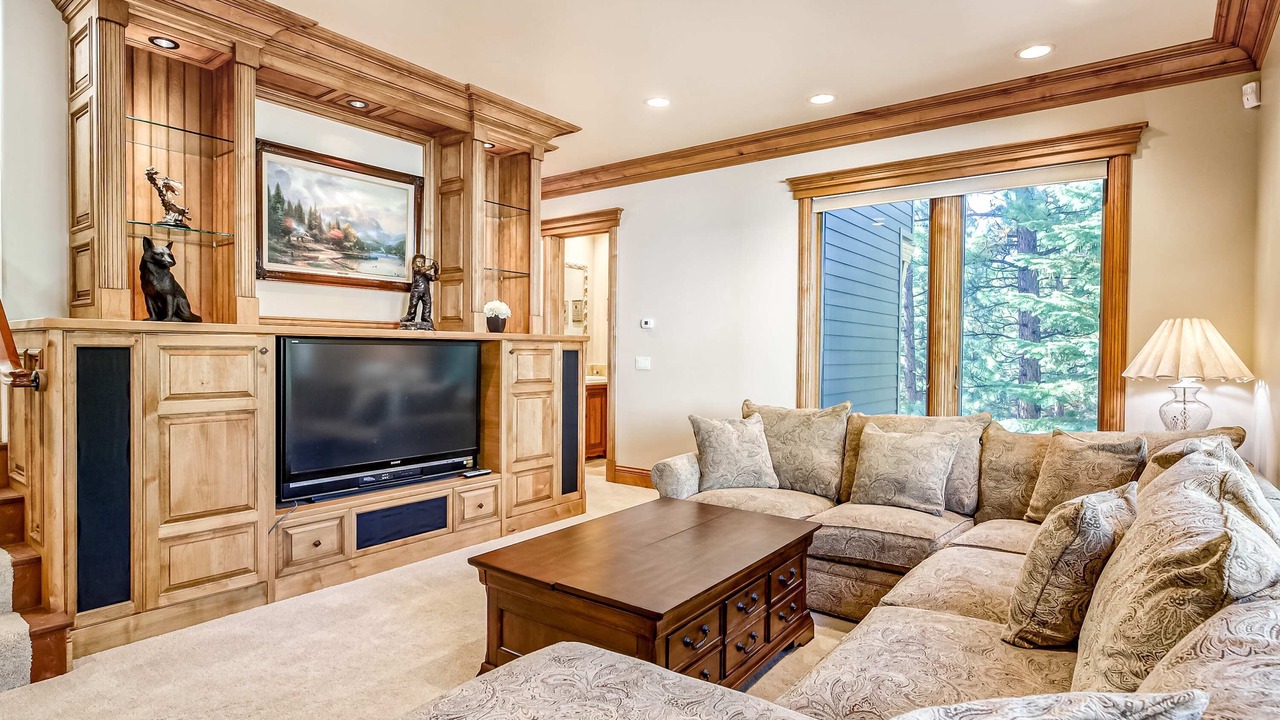 Photo of Livingroom in Round Hill Village