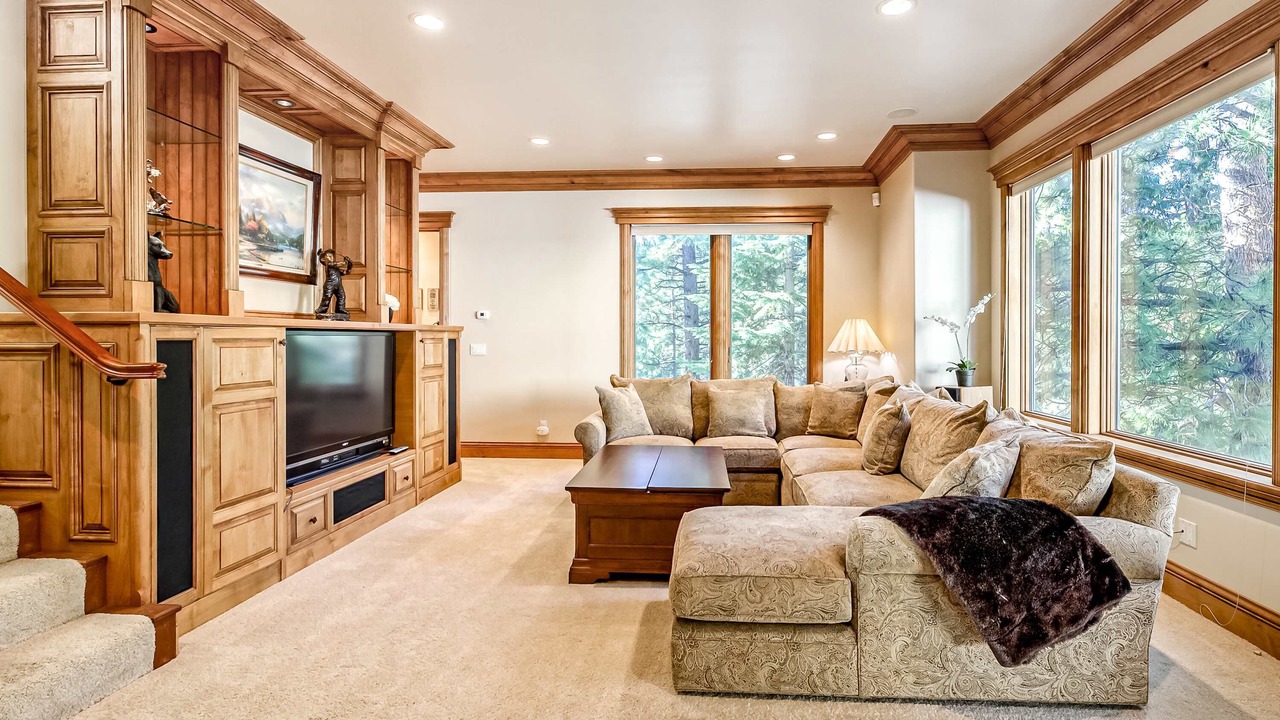 Photo of Livingroom in Round Hill Village