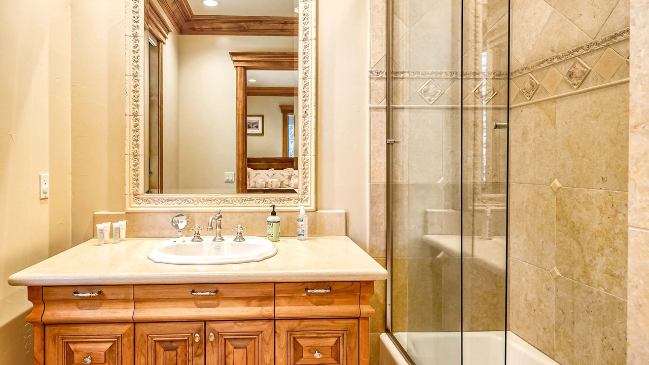 Photo of Bathroom in Round Hill Village
