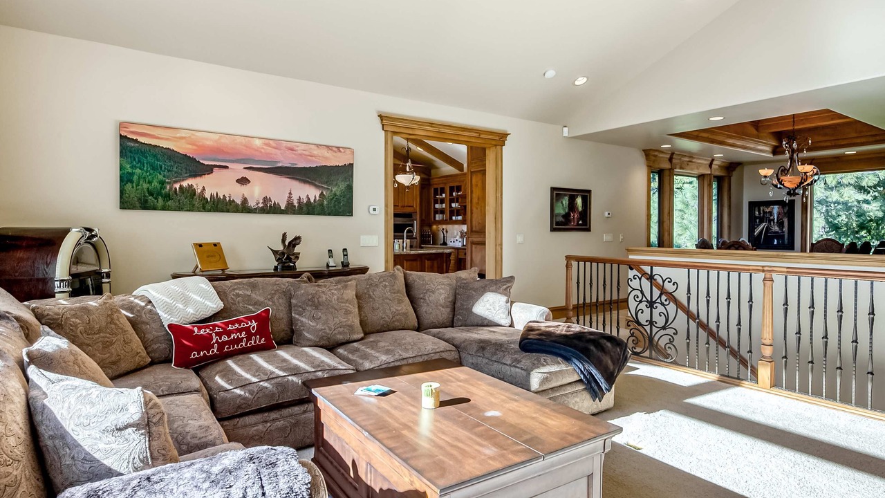 Photo of Livingroom in Round Hill Village