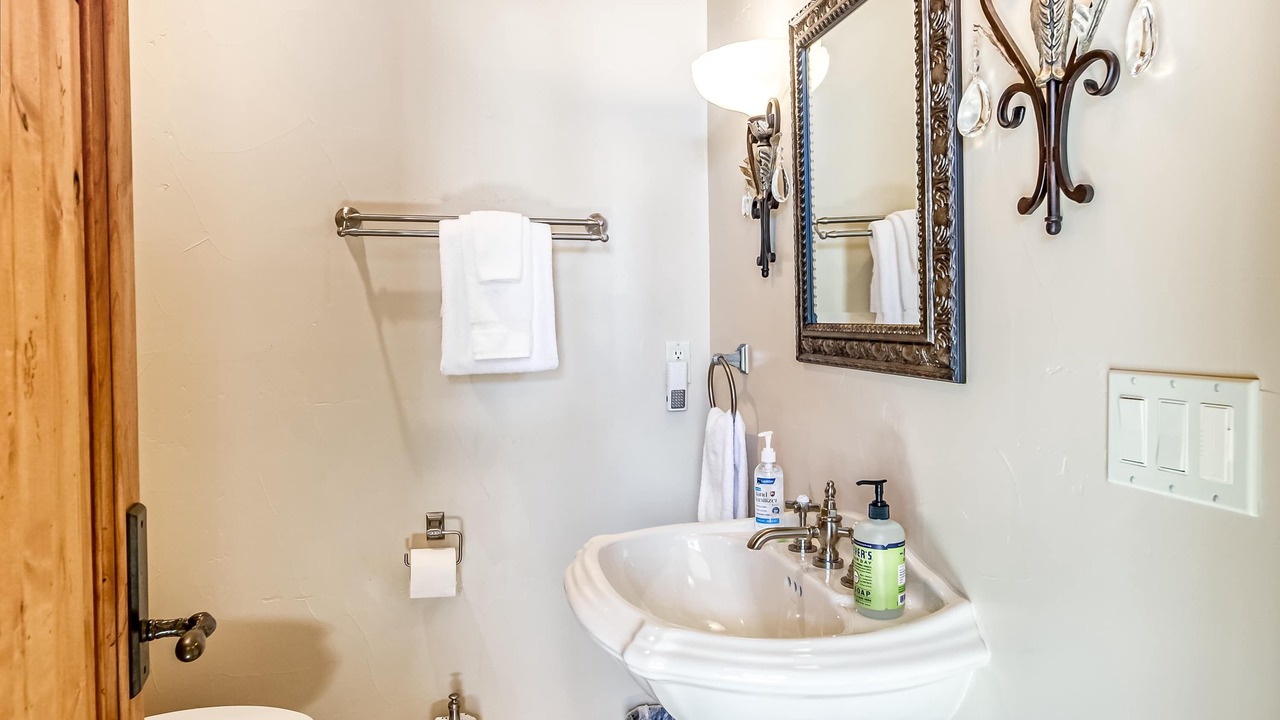Photo of Bathroom in Round Hill Village
