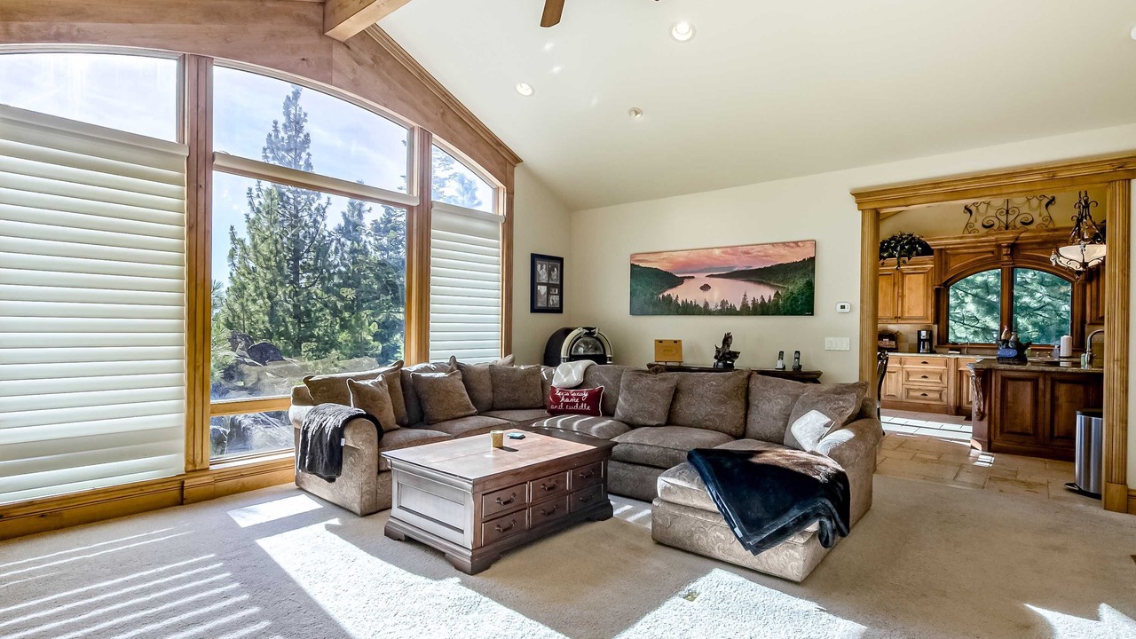 Photo of Livingroom in Round Hill Village