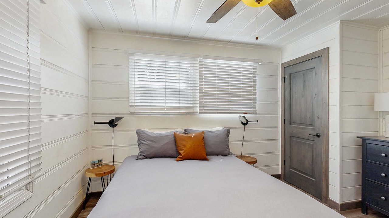Photo of Bedroom in Lakeside Park