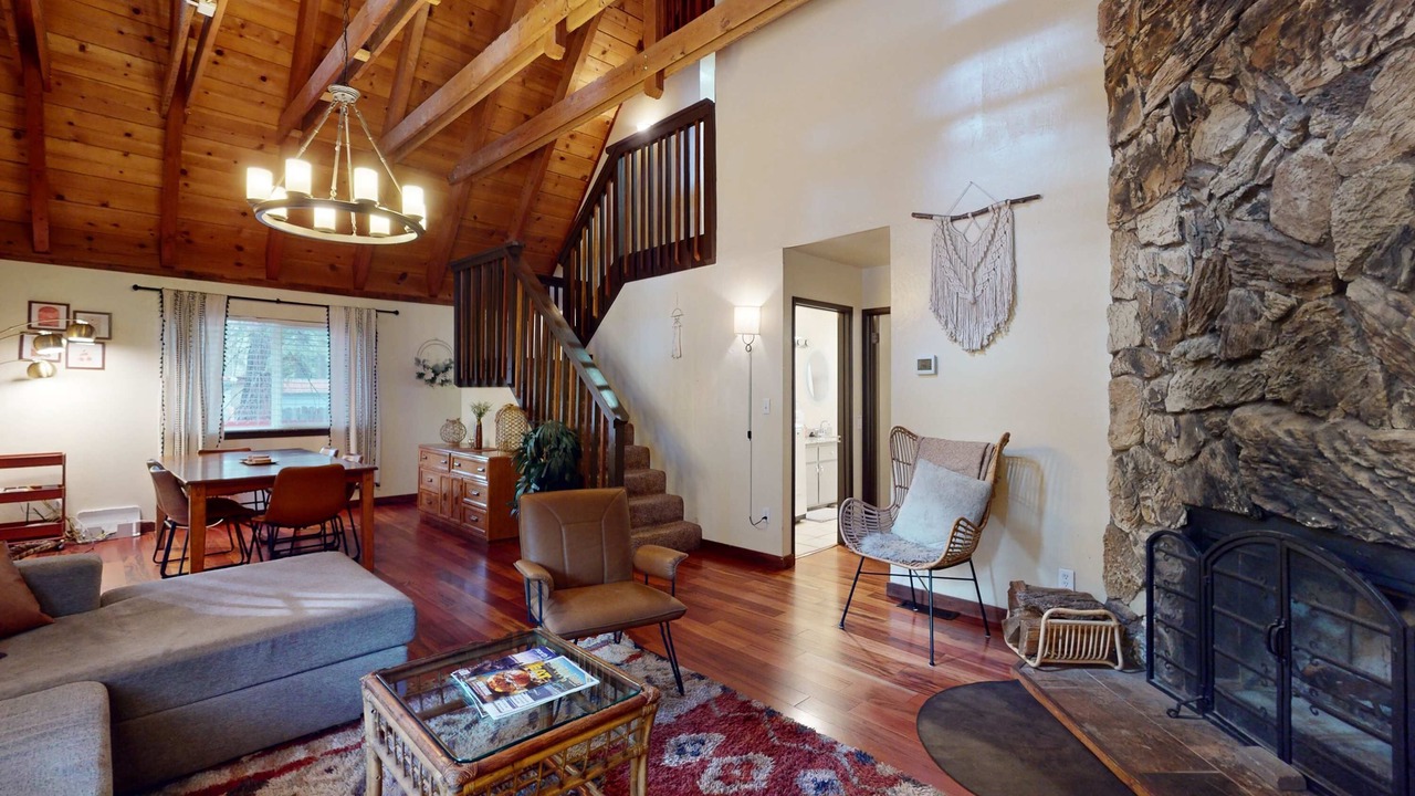 Photo of Livingroom in Black Bart