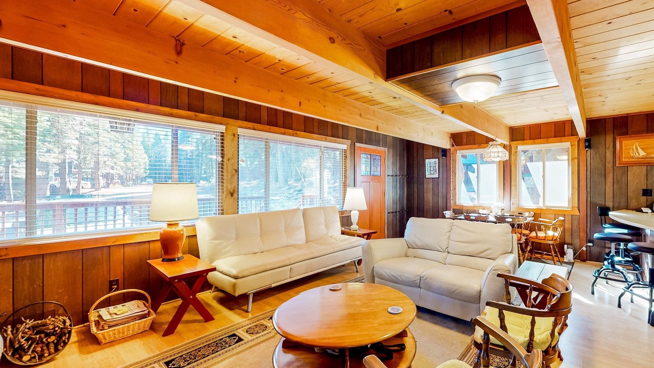 Photo of Livingroom in Comstock Acres