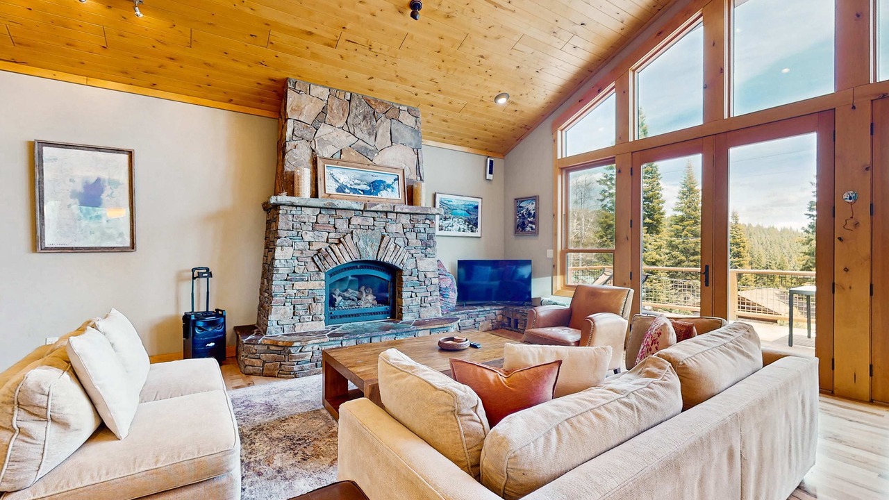 Photo of Livingroom in Truckee
