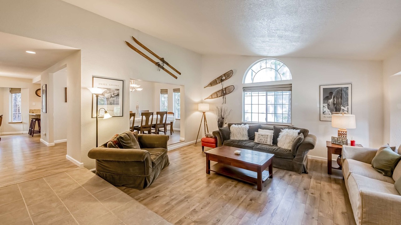 Photo of Livingroom in Montgomery Estates
