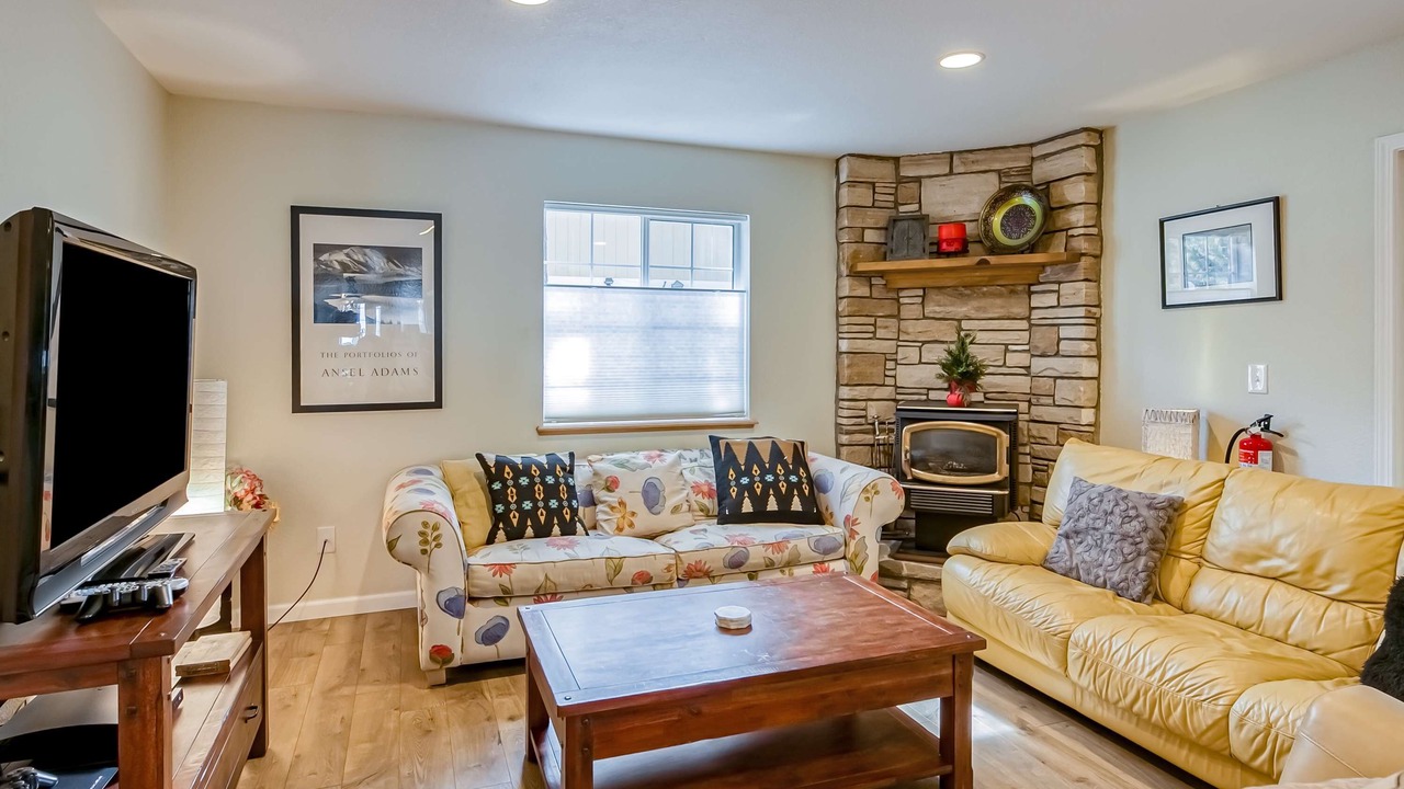 Photo of Livingroom in Montgomery Estates