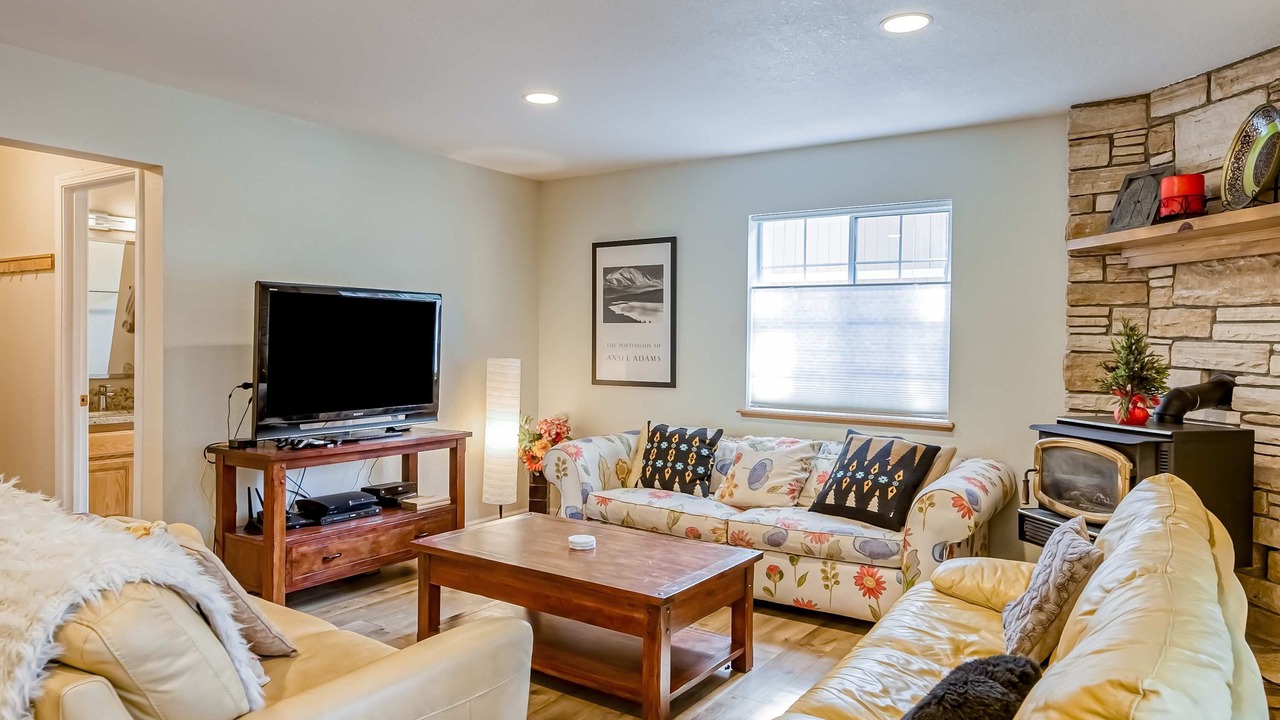 Photo of Livingroom in Montgomery Estates