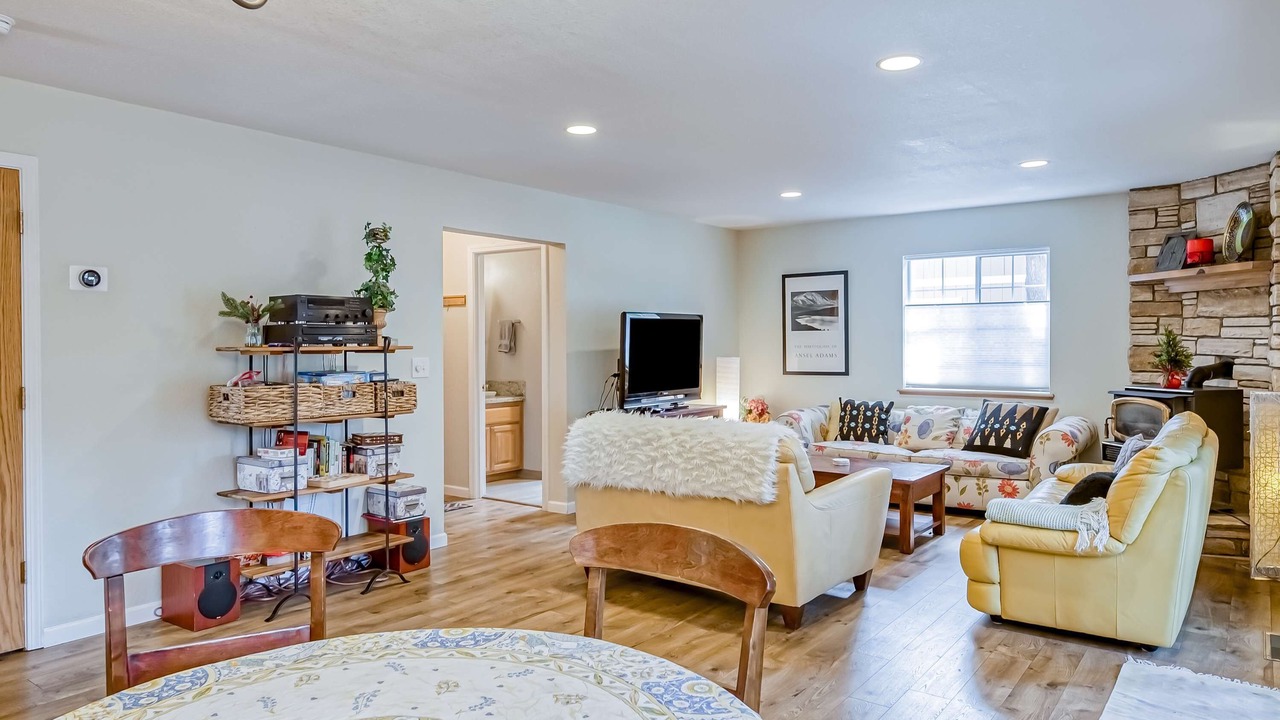 Photo of Livingroom in Montgomery Estates