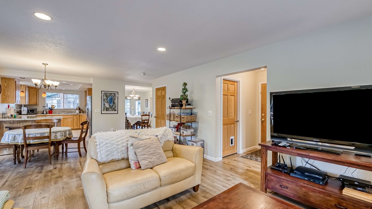 Photo of Livingroom in Montgomery Estates