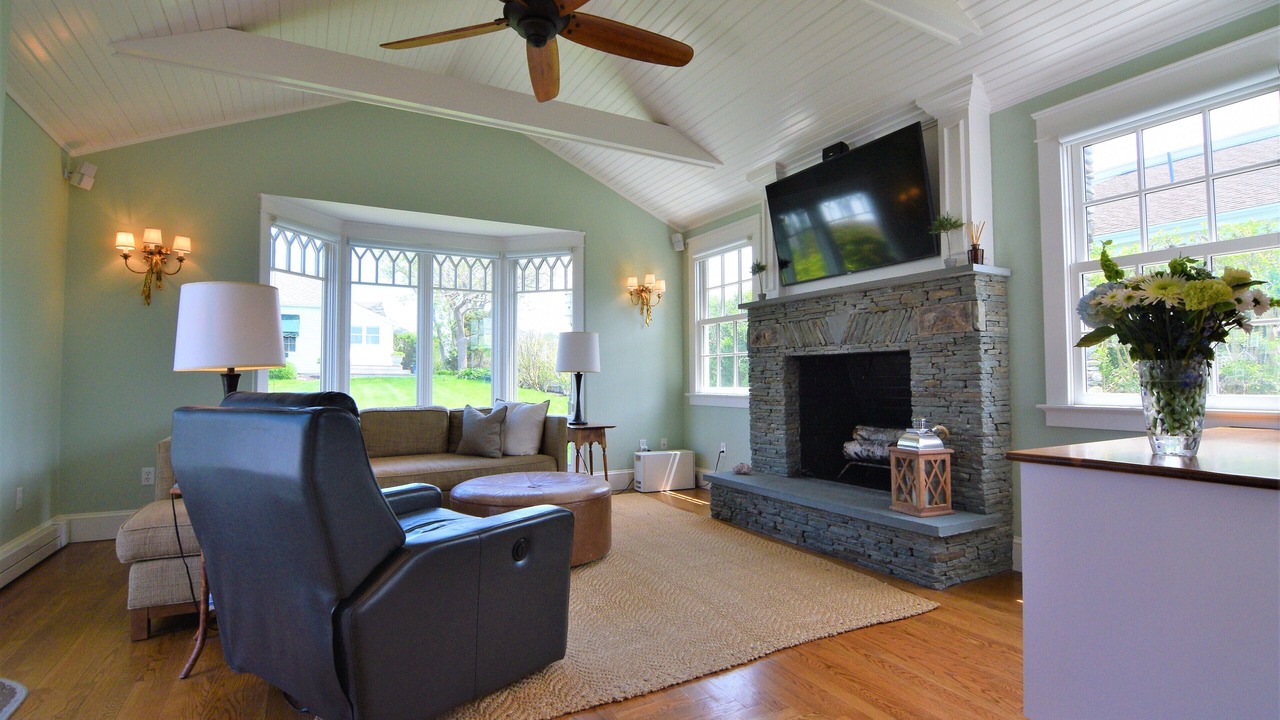Photo of Livingroom in Easton's Point