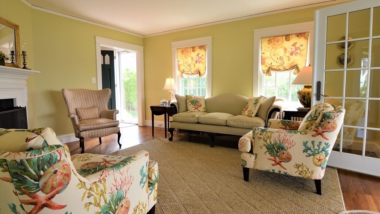 Photo of Livingroom in Easton's Point