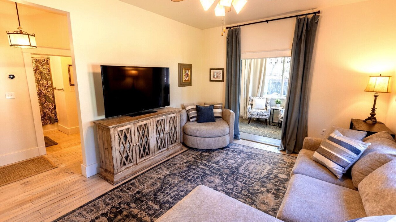 Photo of Livingroom in Mandeville