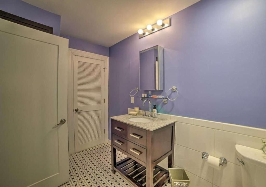 Photo of Bathroom in Downtown Baltimore