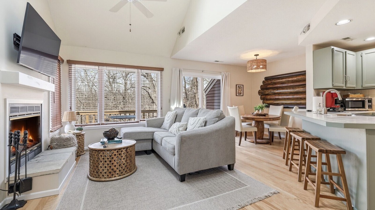 Photo of Livingroom in The Galena Territory