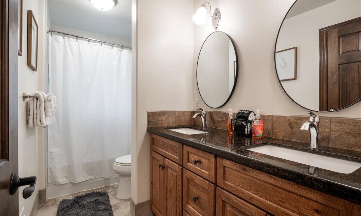 Photo of Bathroom in Leigh Creek Estates