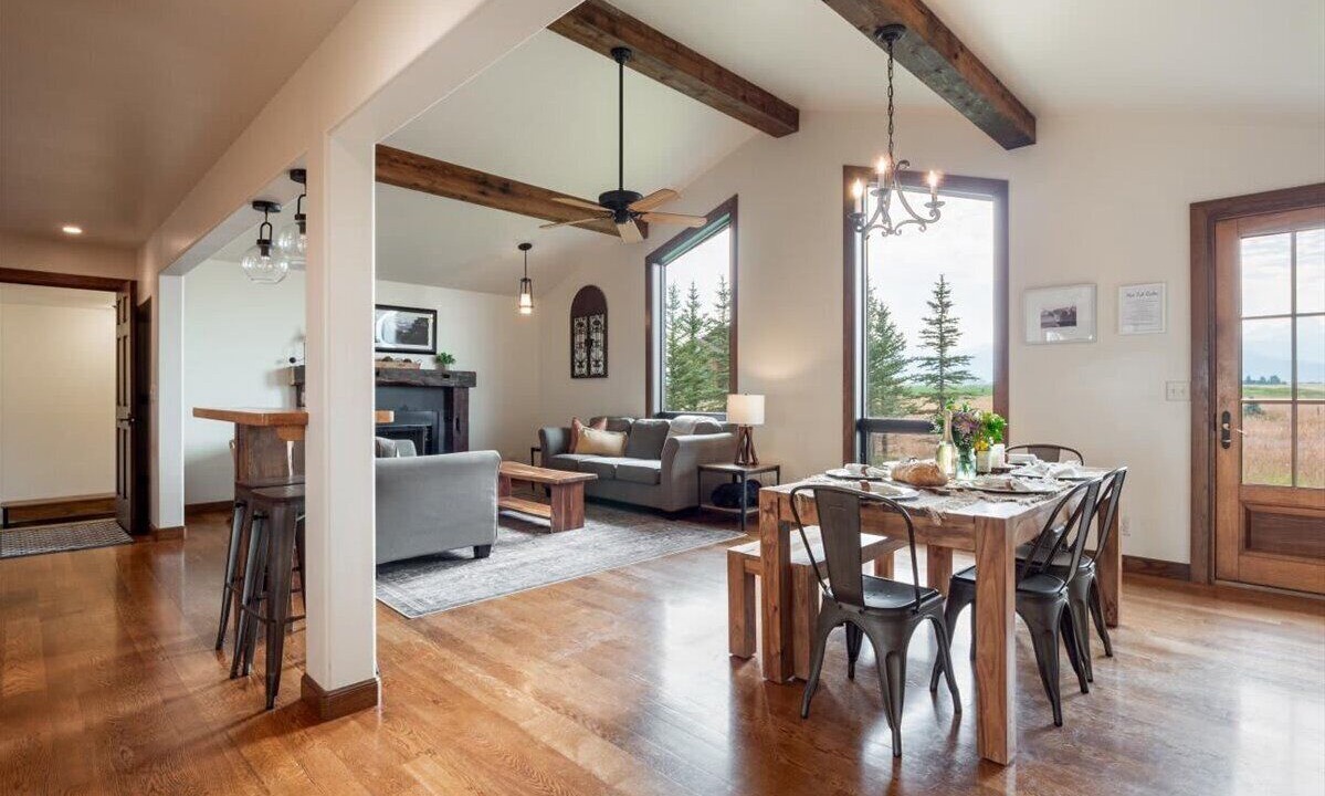 Photo of Livingroom in Leigh Creek Estates