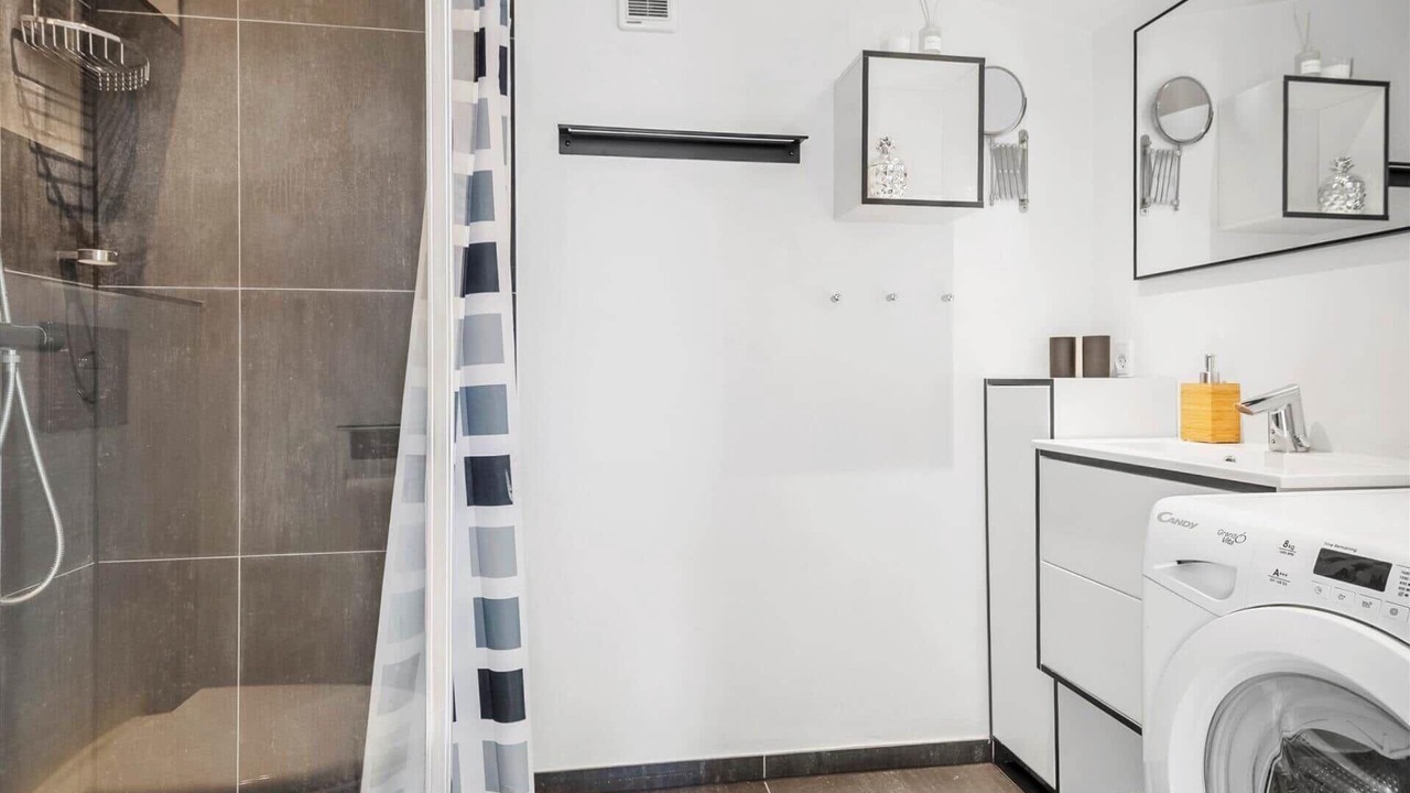 Photo of Bathroom in Beder Malling