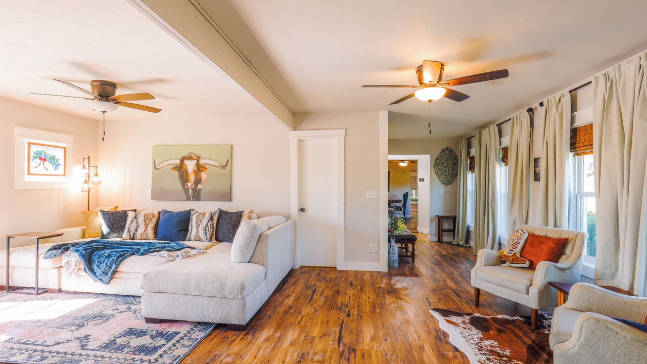 Photo of Livingroom in Santa Anna