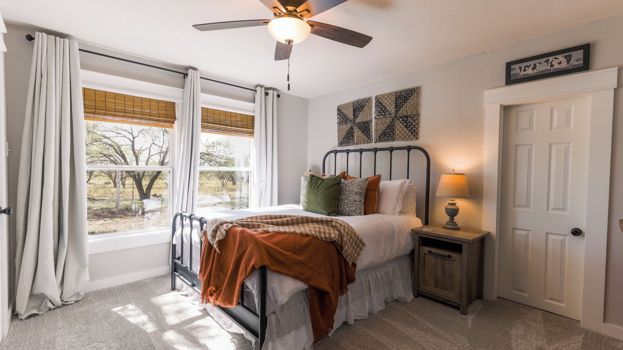 Photo of Bedroom in Santa Anna