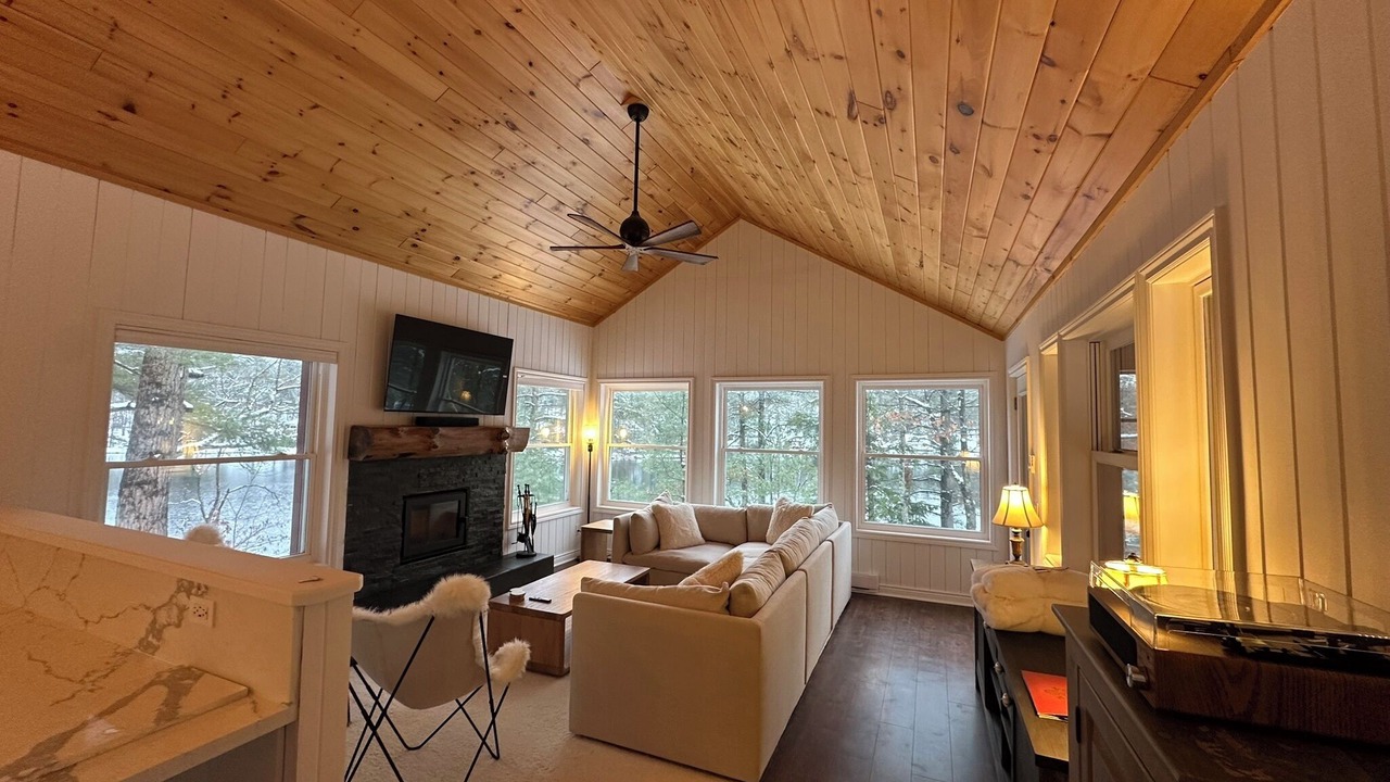 Photo of Livingroom in Gravenhurst
