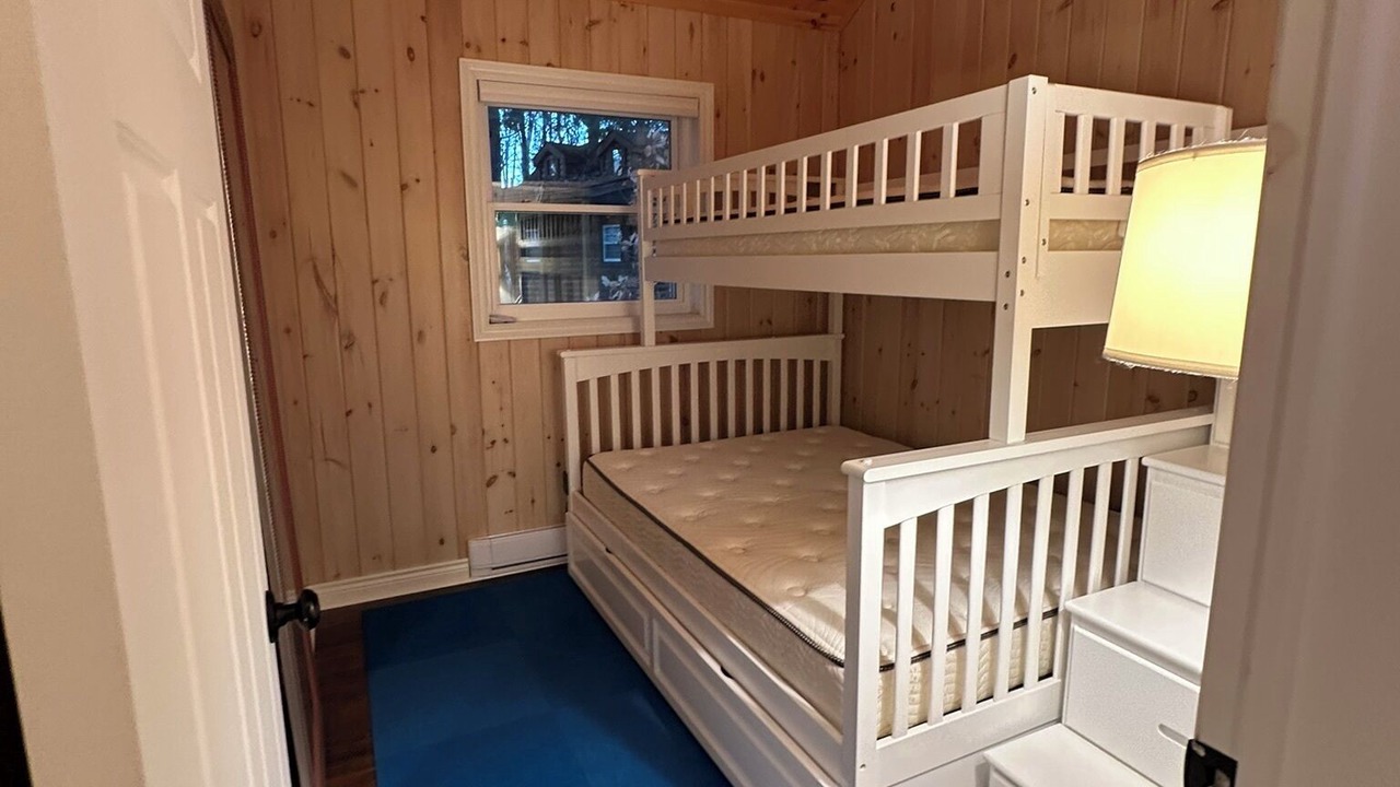 Photo of Bedroom in Gravenhurst