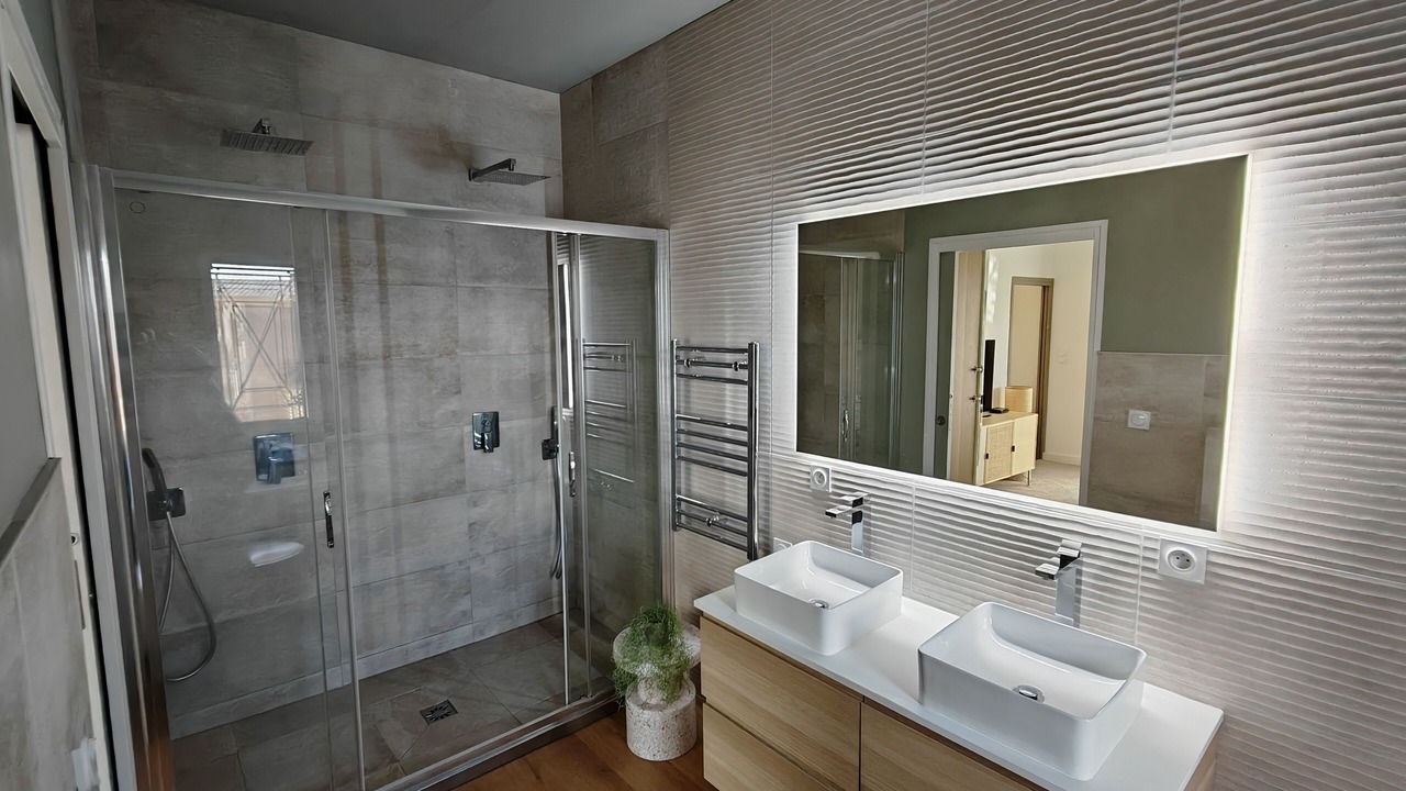 Photo of Bathroom in Saint-Aunes