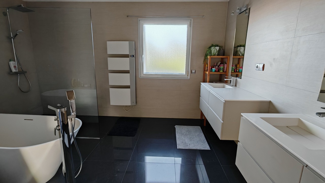 Photo of Bathroom in Saint-Aunes
