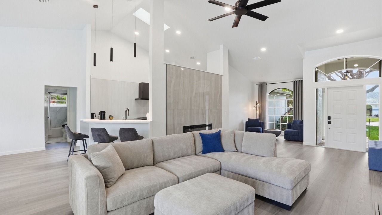 Photo of Livingroom in Crown Pointe