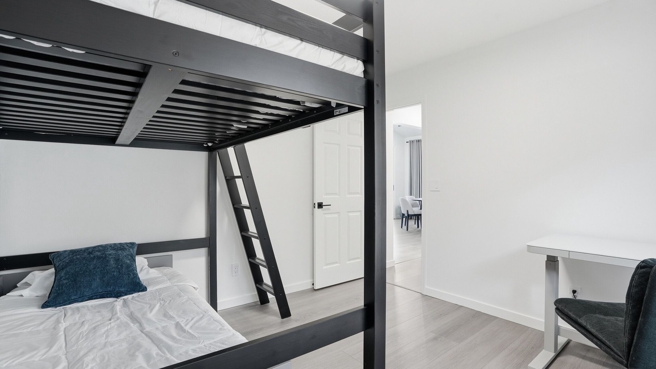 Photo of Bedroom in Crown Pointe