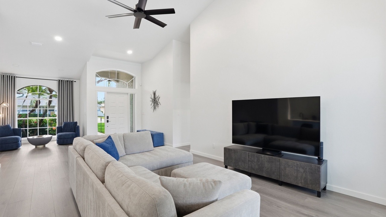Photo of Livingroom in Crown Pointe