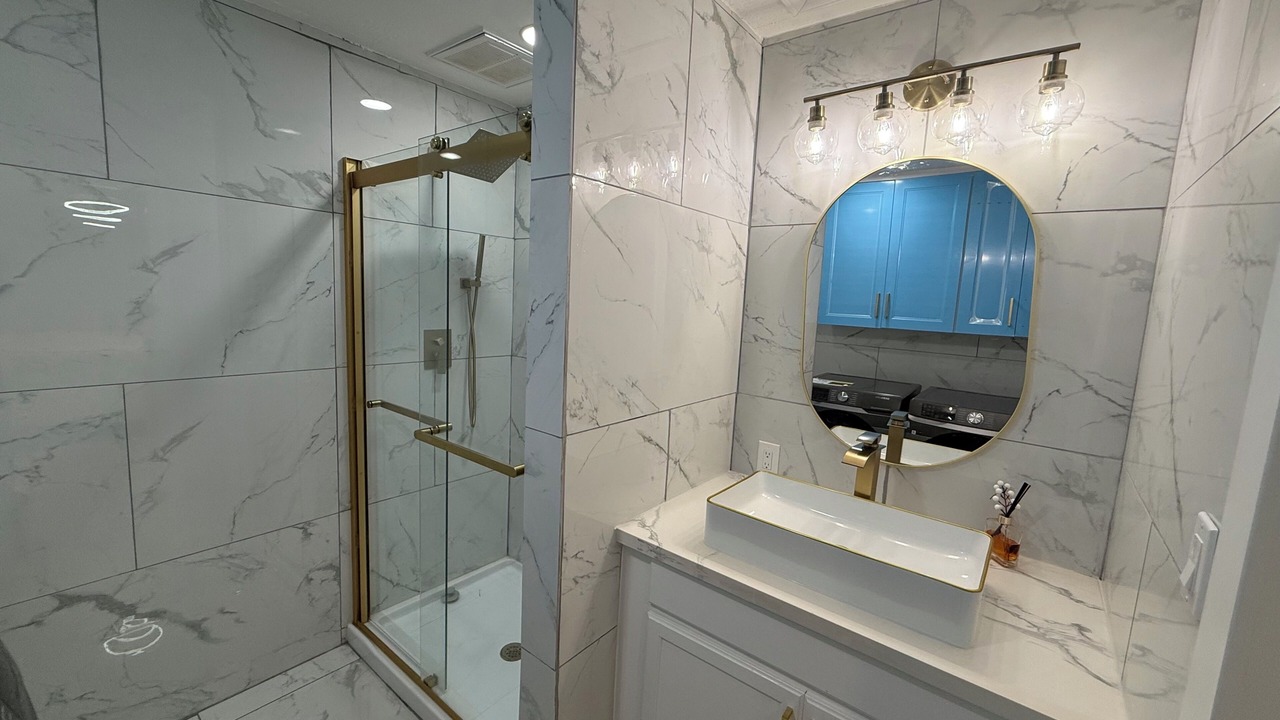 Photo of Bathroom in FM 1960