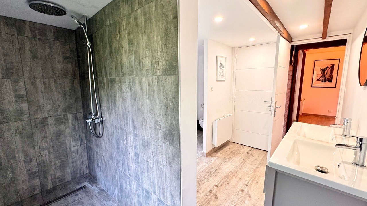 Photo of Bathroom in Flers