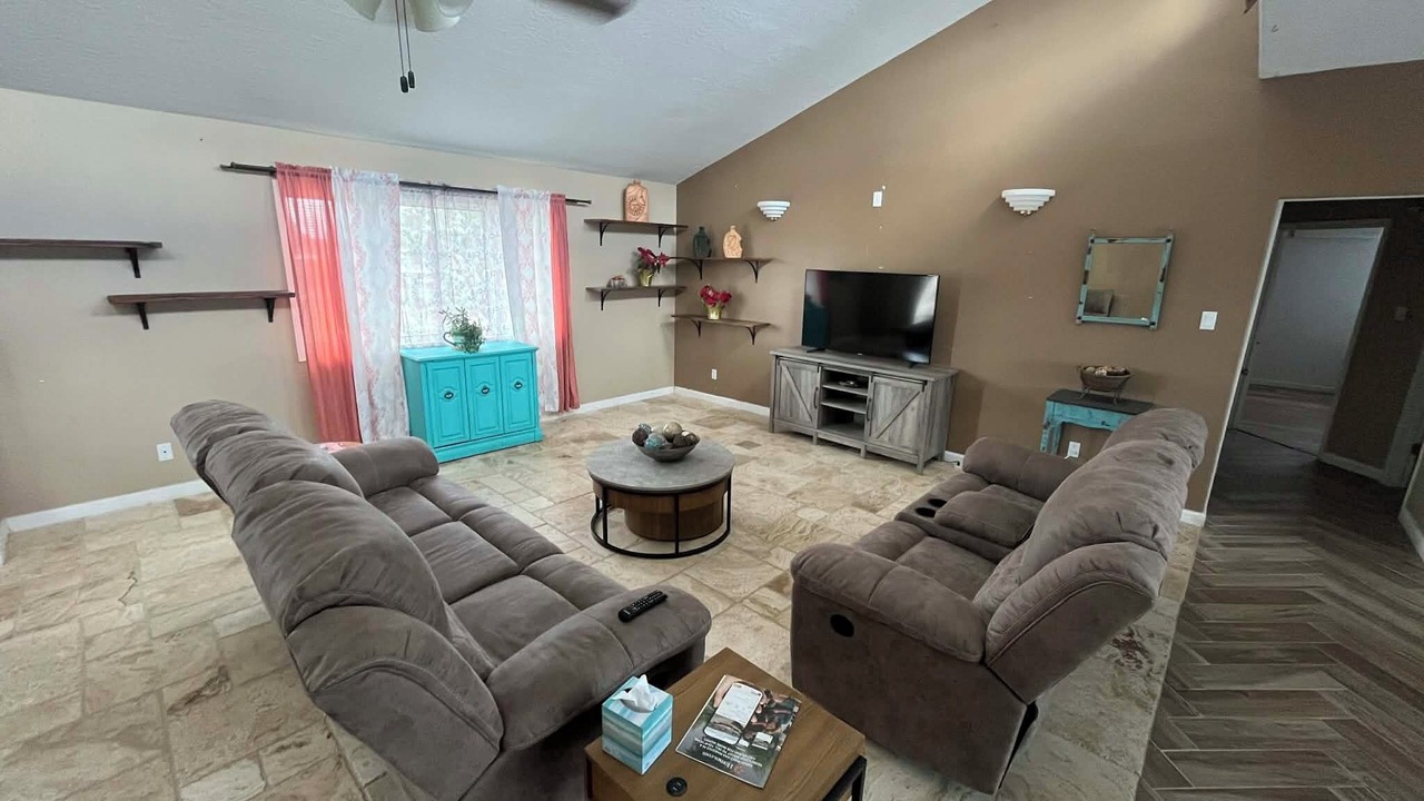 Photo of Livingroom in Espanola