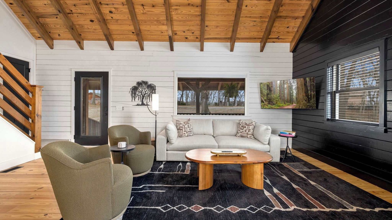 Photo of Livingroom in Sylvan Shores