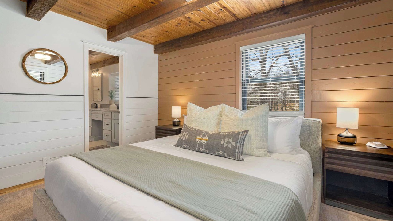Photo of Bedroom in Sylvan Shores