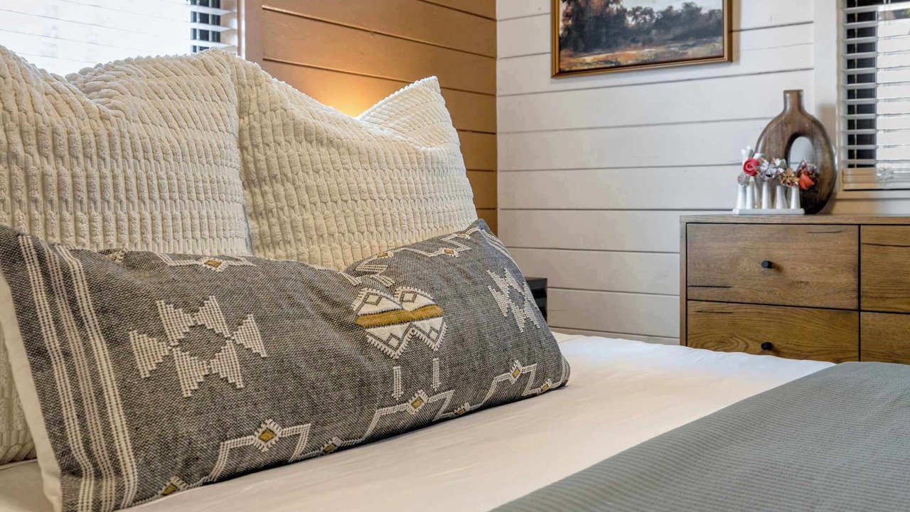 Photo of Bedroom in Sylvan Shores